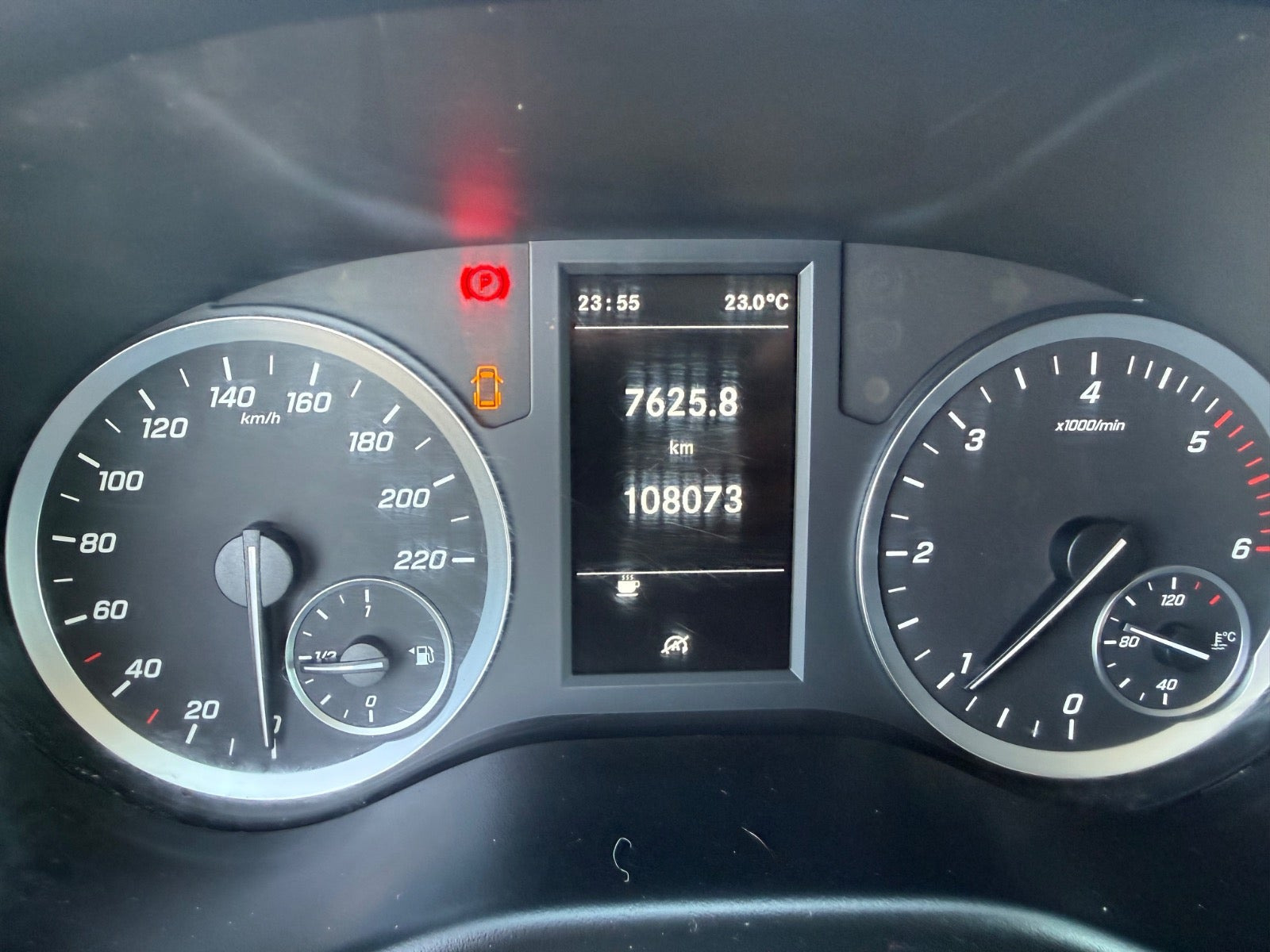Hvid Mercedes Vito 114 fra 2019