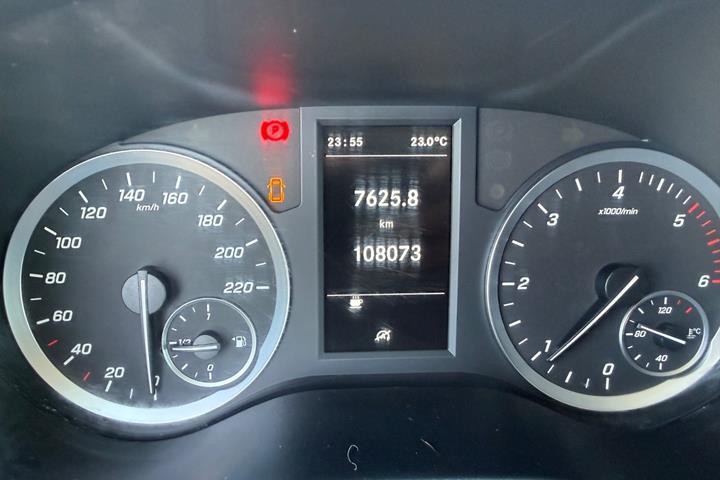 Hvid Mercedes Vito 114 fra 2019