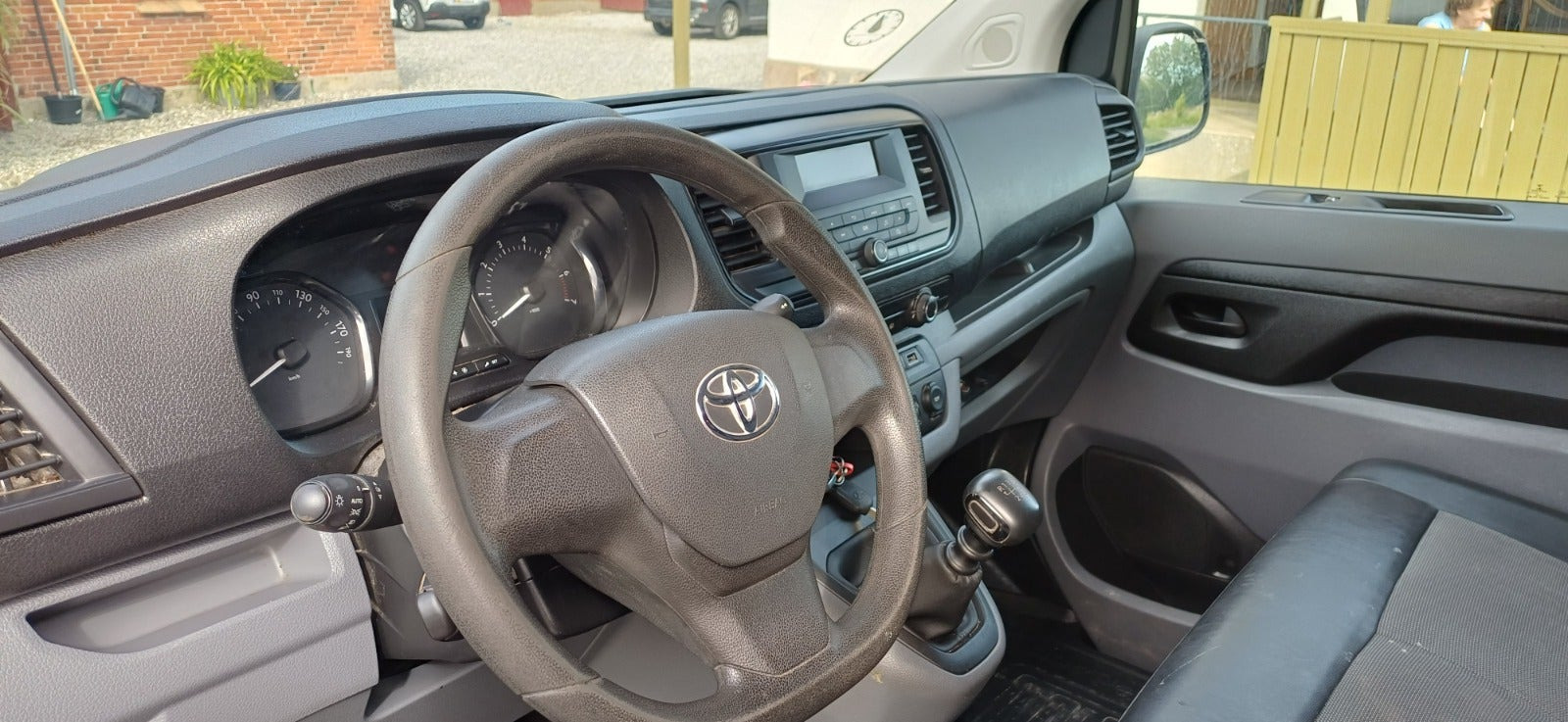 Gul Toyota ProAce fra 2020