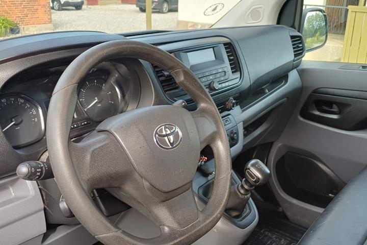 Gul Toyota ProAce fra 2020