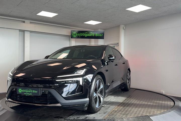 Sort Polestar 4 fra 2026