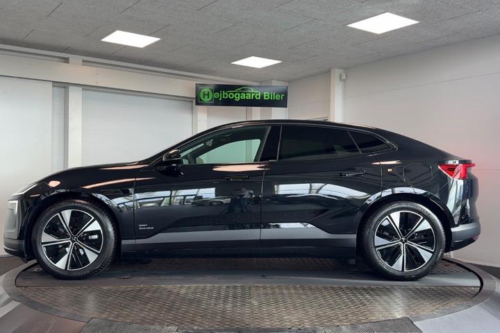 Sort Polestar 4 fra 2026