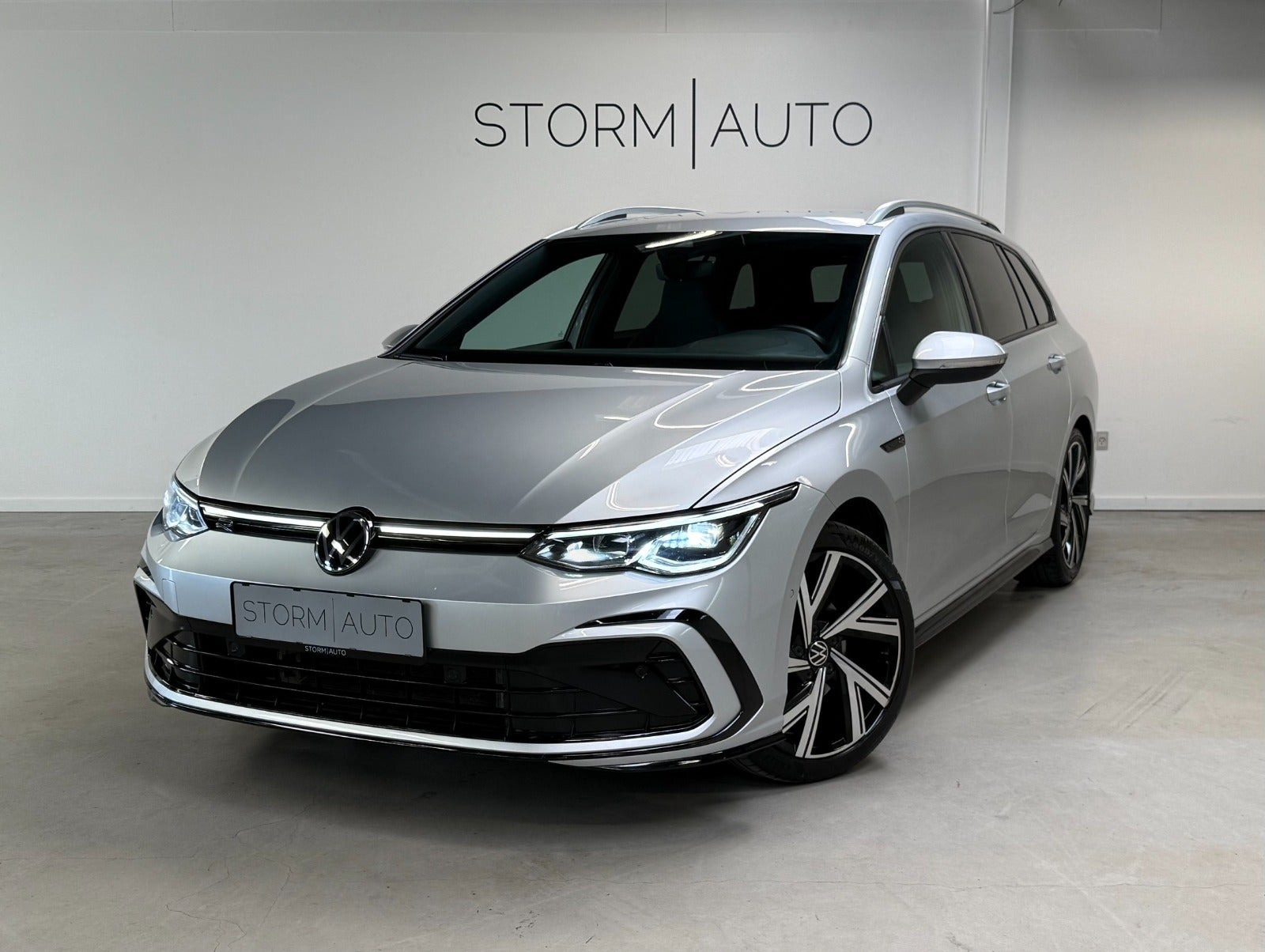 VW Golf VIII 1,5 eTSi 150 R-line Variant DSG
