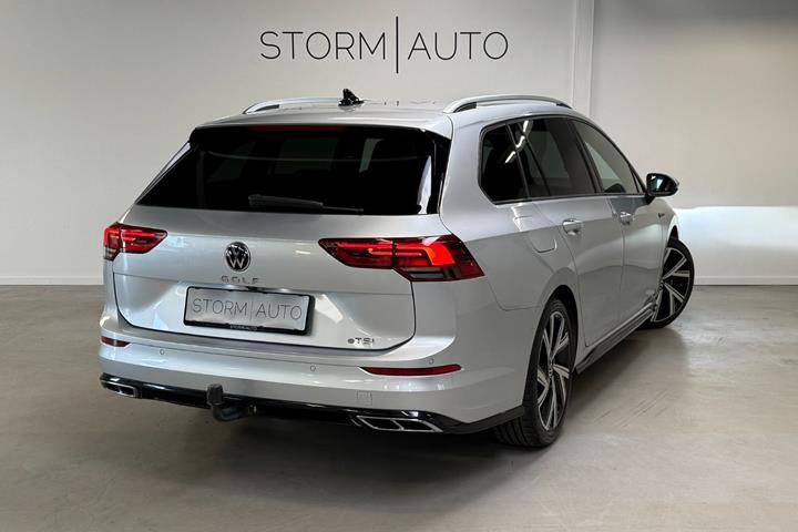Sølv VW Golf VIII fra 2021