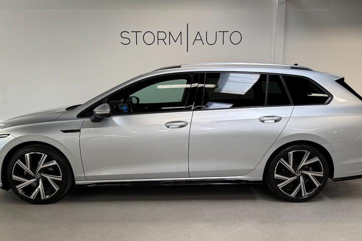 Sølv VW Golf VIII fra 2021