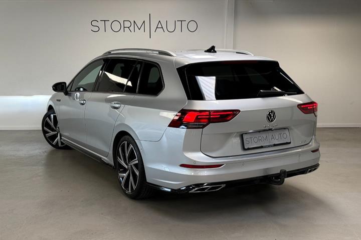 Sølv VW Golf VIII fra 2021