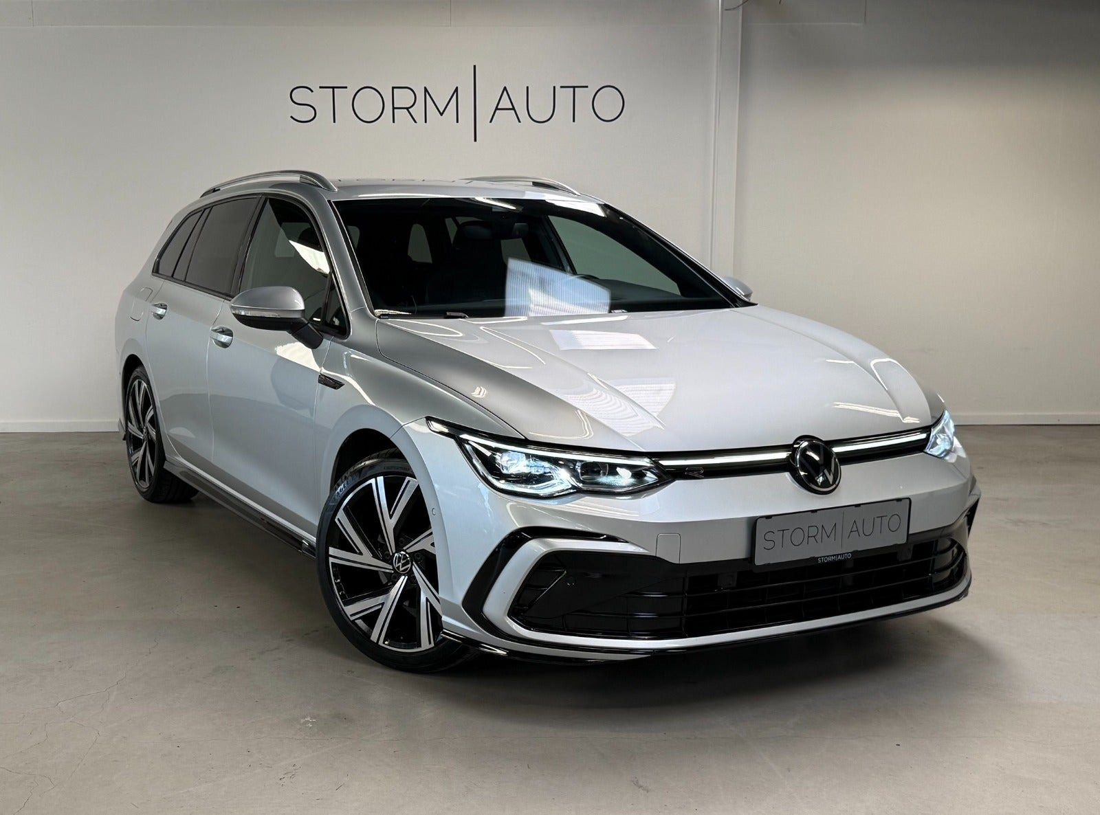 Sølv VW Golf VIII fra 2021