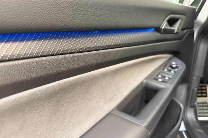 Sølv VW Golf VIII fra 2021