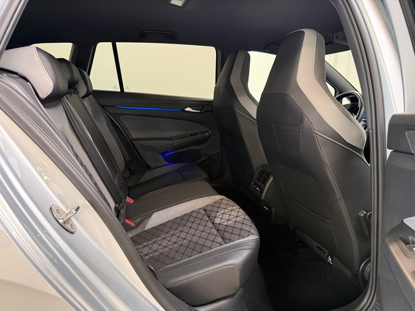 Sølv VW Golf VIII fra 2021