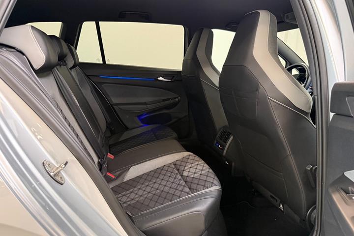 Sølv VW Golf VIII fra 2021