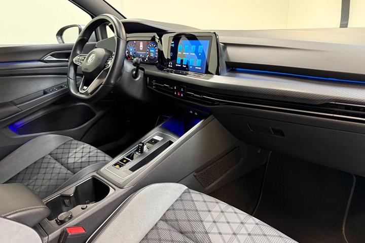 Sølv VW Golf VIII fra 2021