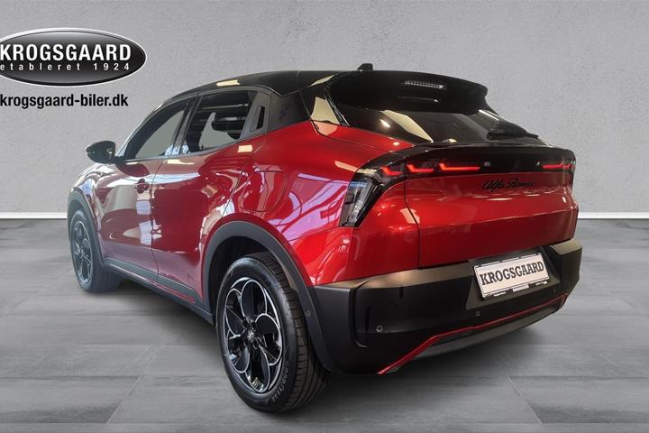 Rød Alfa Romeo Junior fra 2025