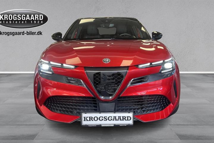Rød Alfa Romeo Junior fra 2025