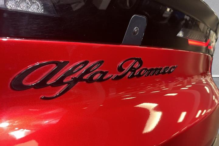 Rød Alfa Romeo Junior fra 2025