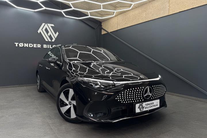 Sort Mercedes CLA250+ fra 2025 set udefra
