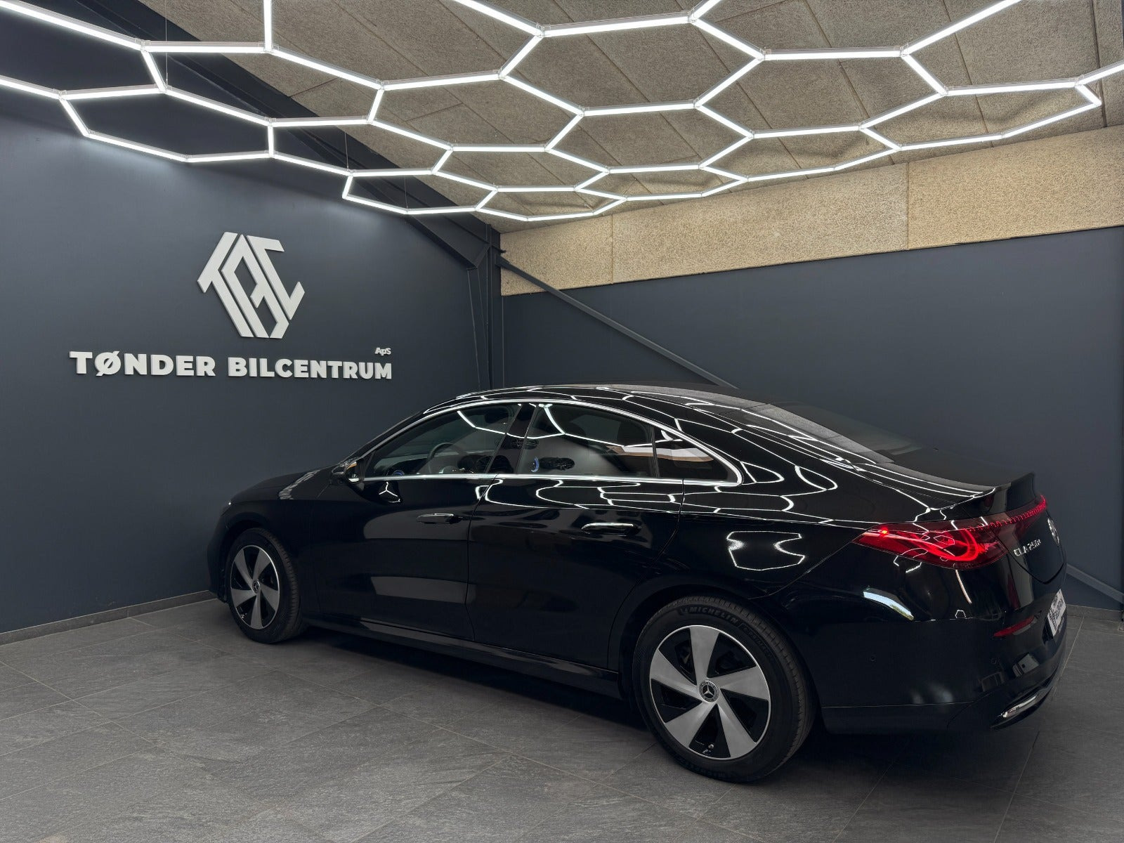 Sort Mercedes CLA250+ fra 2025