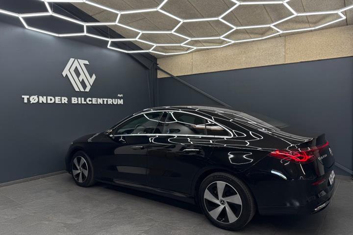 Sort Mercedes CLA250+ fra 2025