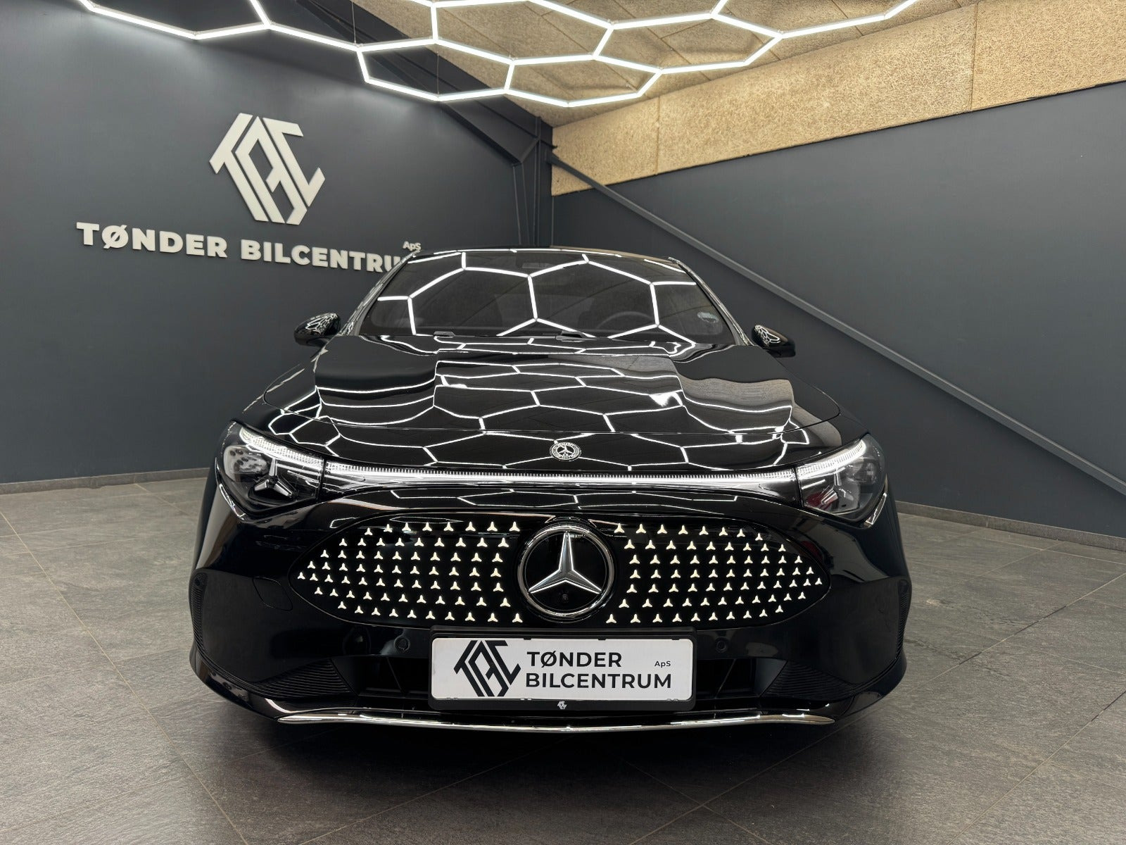 Sort Mercedes CLA250+ fra 2025