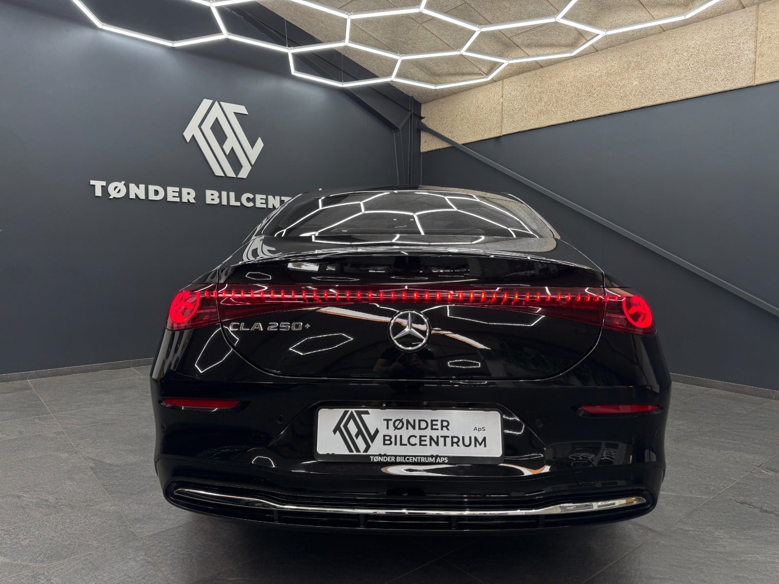 Sort Mercedes CLA250+ fra 2025
