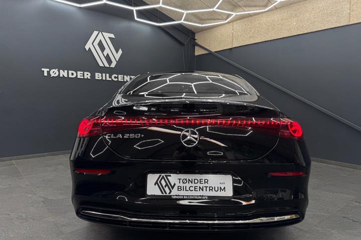 Sort Mercedes CLA250+ fra 2025
