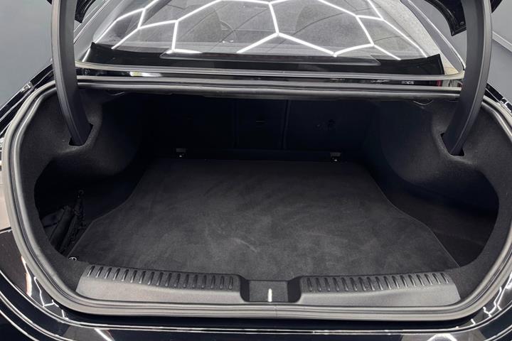 Sort Mercedes CLA250+ fra 2025