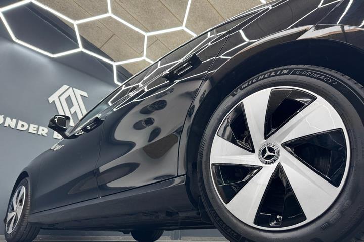 Sort Mercedes CLA250+ fra 2025