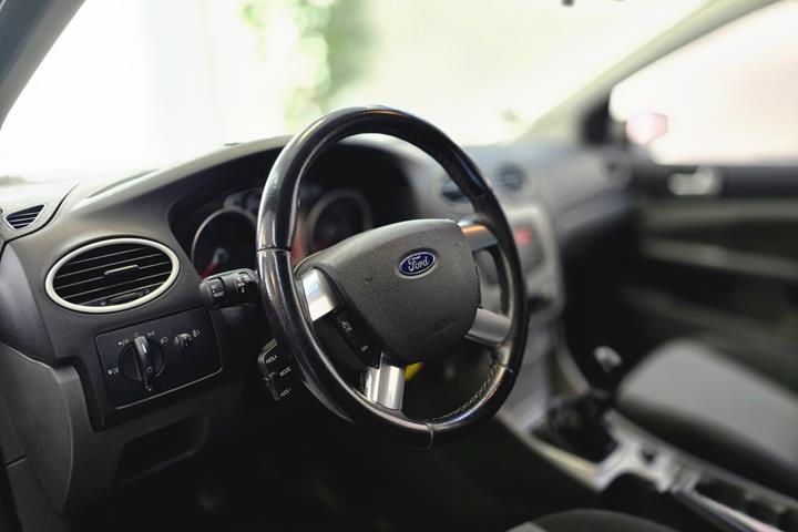 Sølv Ford Focus fra 2010