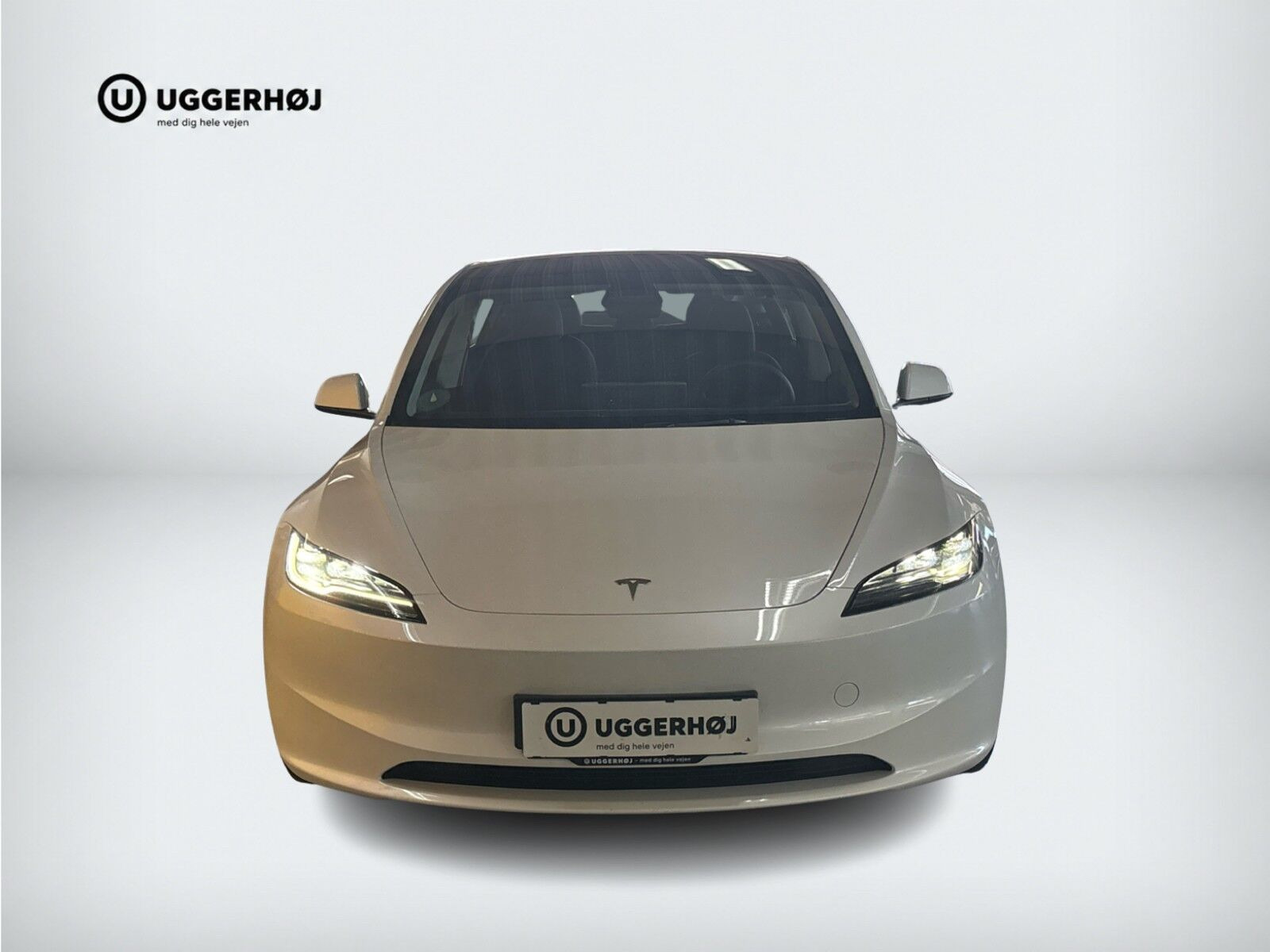 Hvid Tesla Model 3 fra 2024