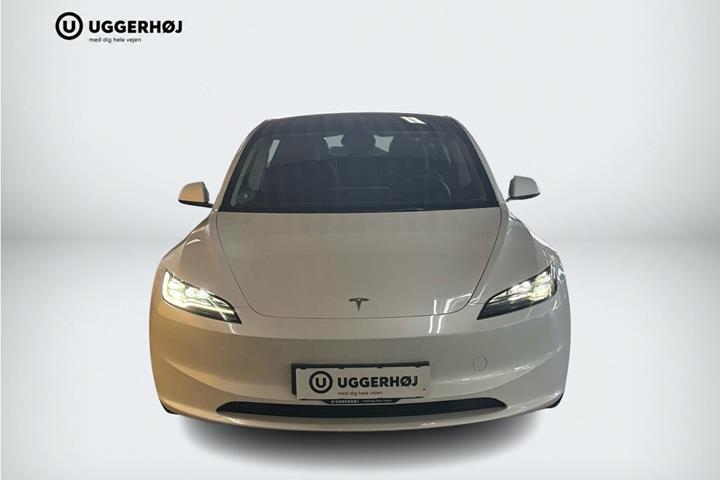 Hvid Tesla Model 3 fra 2024