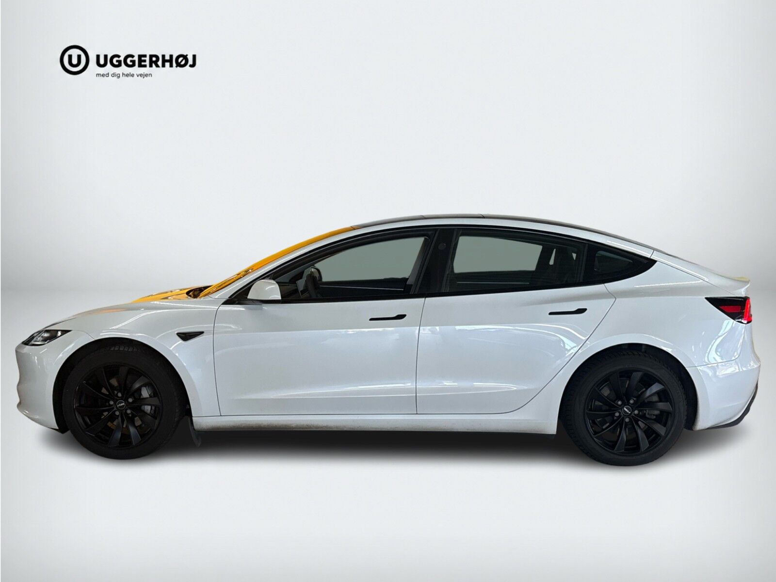 Hvid Tesla Model 3 fra 2024