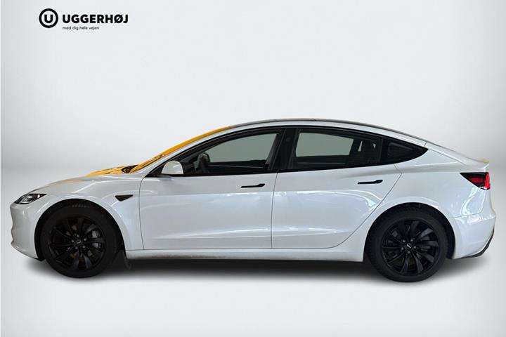 Hvid Tesla Model 3 fra 2024