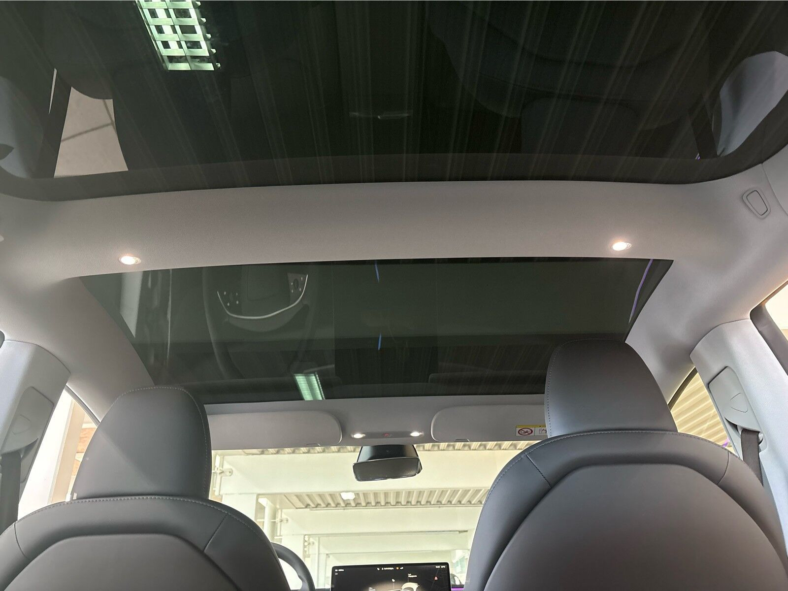 Hvid Tesla Model 3 fra 2024