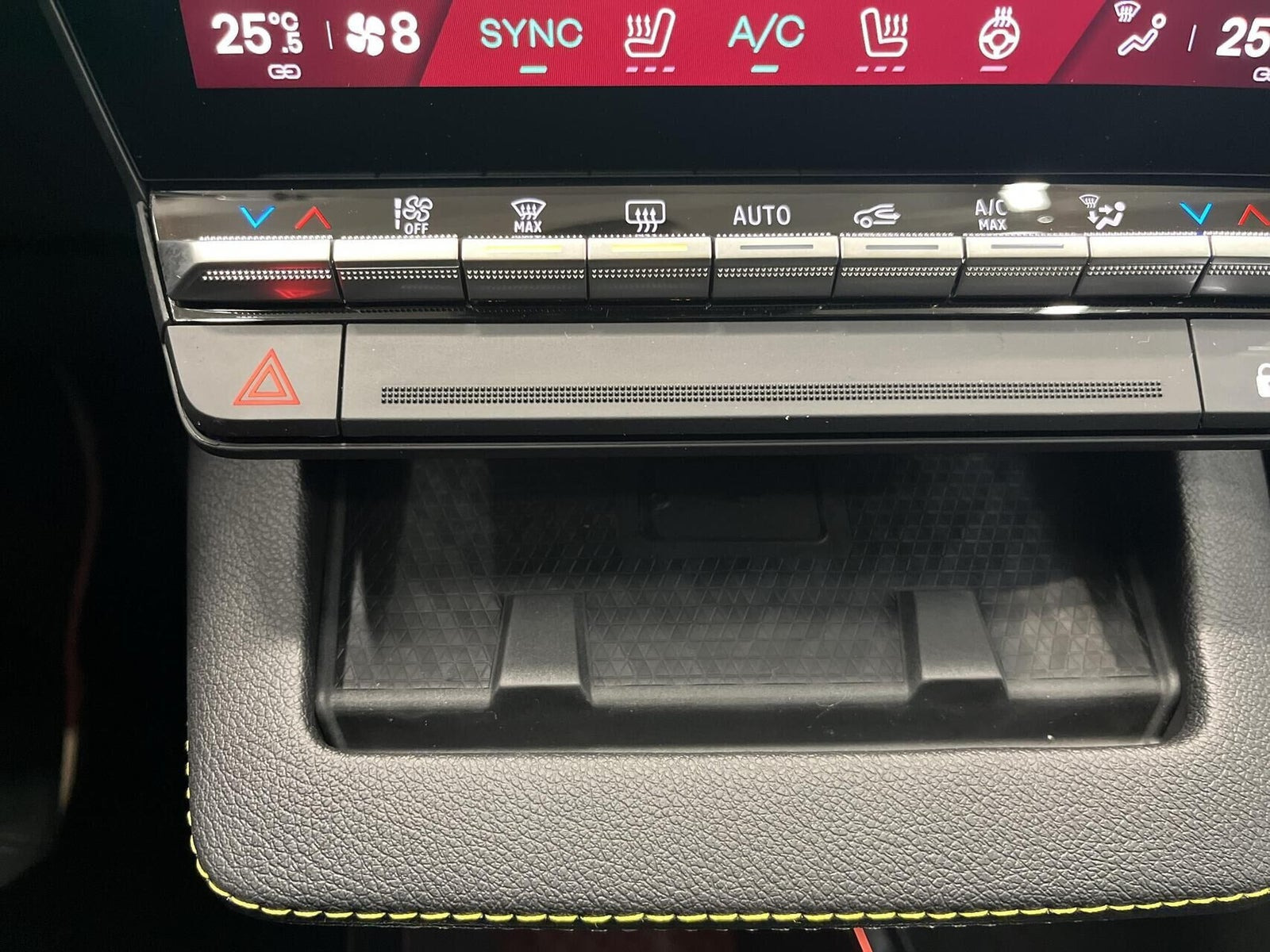 Rød Renault Scenic E-Tech fra 2026