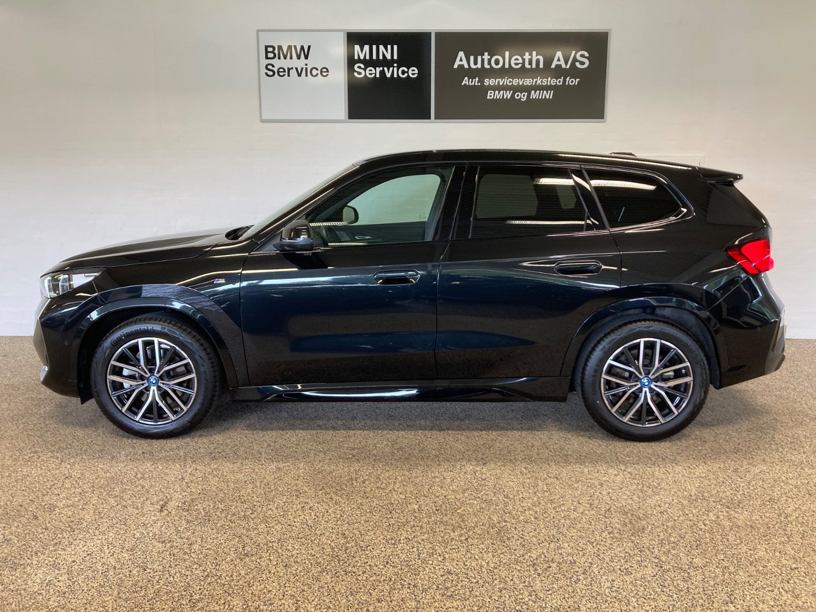 Sort BMW iX1 fra 2025