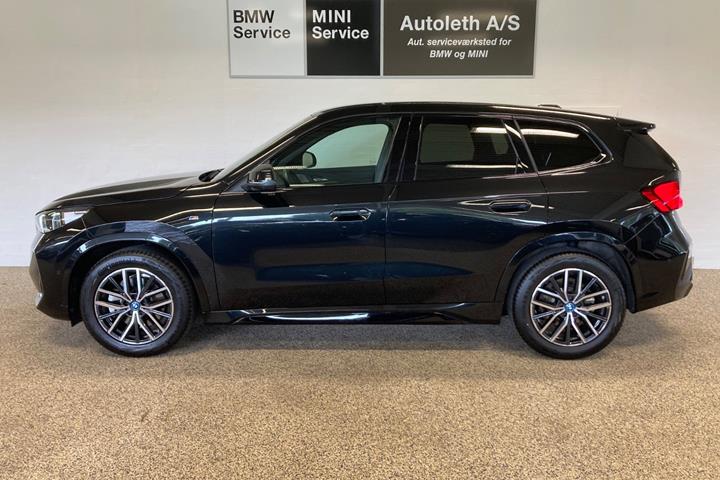 Sort BMW iX1 fra 2025
