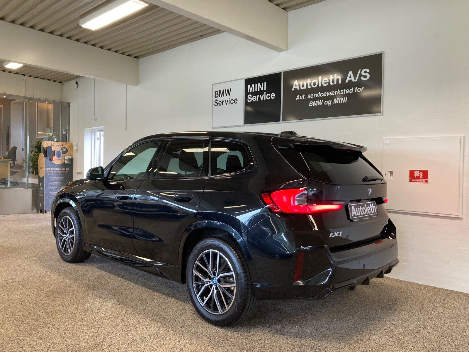 Sort BMW iX1 fra 2025