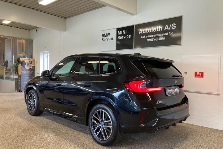 Sort BMW iX1 fra 2025
