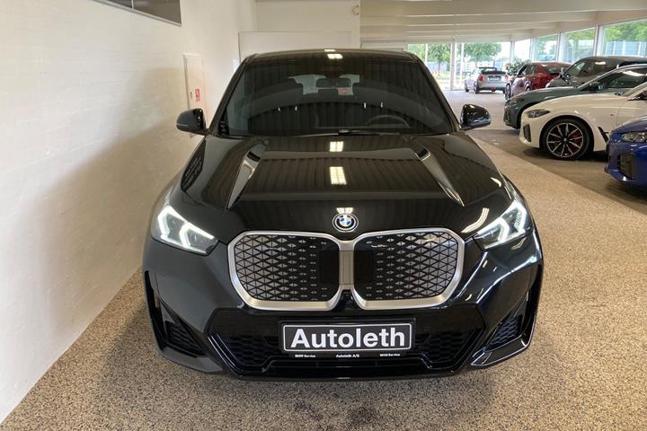 Sort BMW iX1 fra 2025