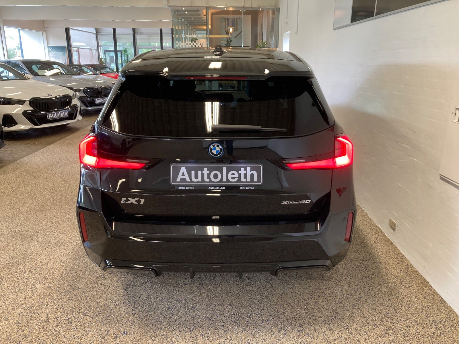 Sort BMW iX1 fra 2025
