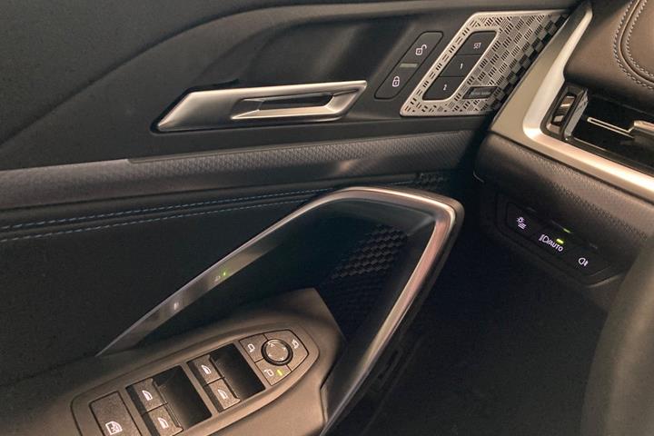 Sort BMW iX1 fra 2025