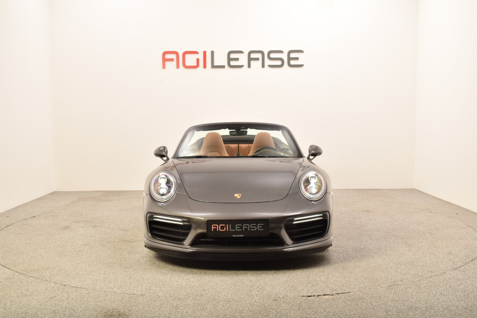 Grå Porsche 911 Turbo S fra 2016