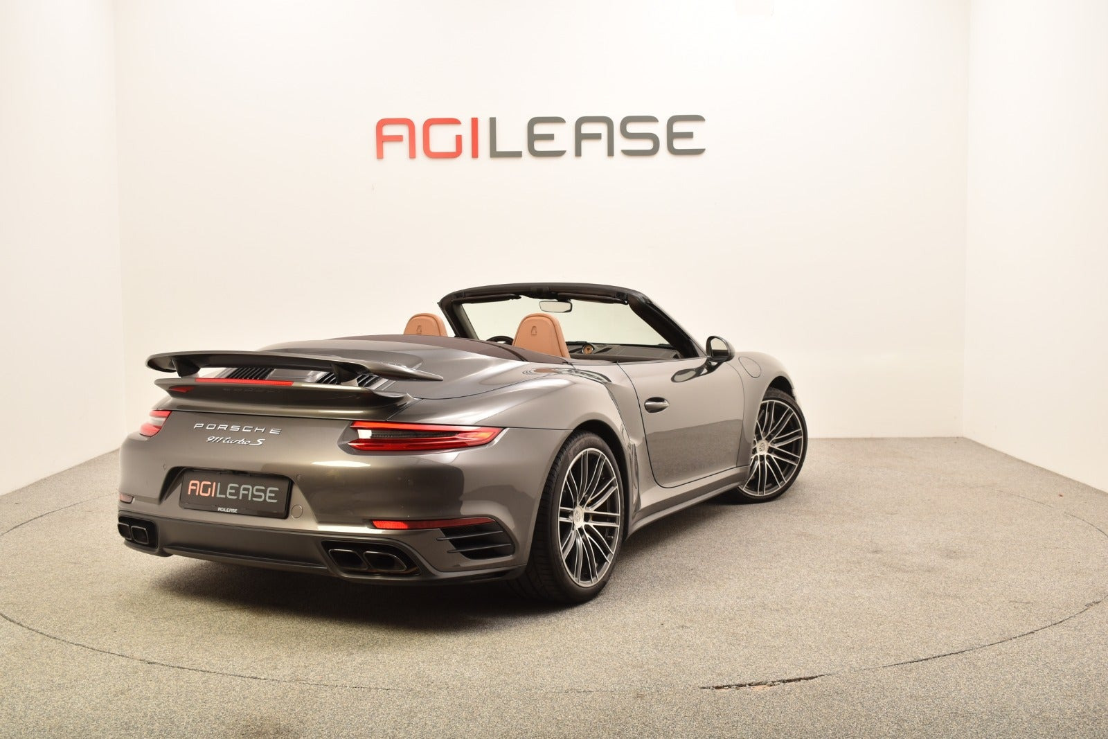 Grå Porsche 911 Turbo S fra 2016