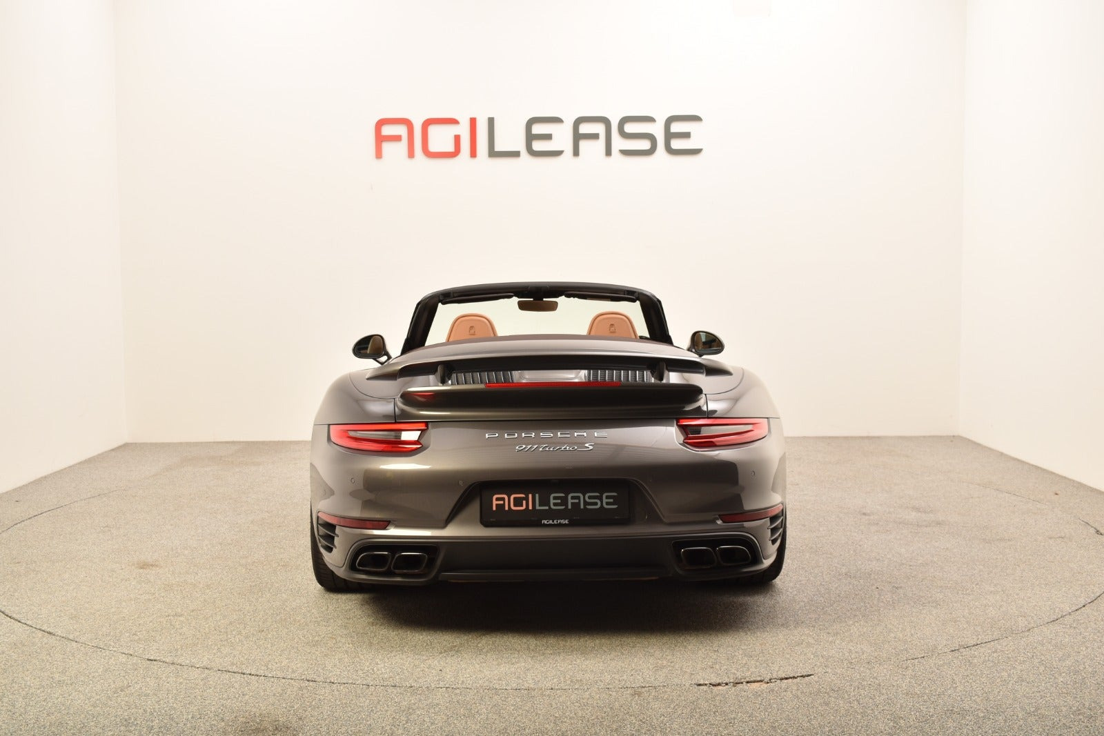 Grå Porsche 911 Turbo S fra 2016