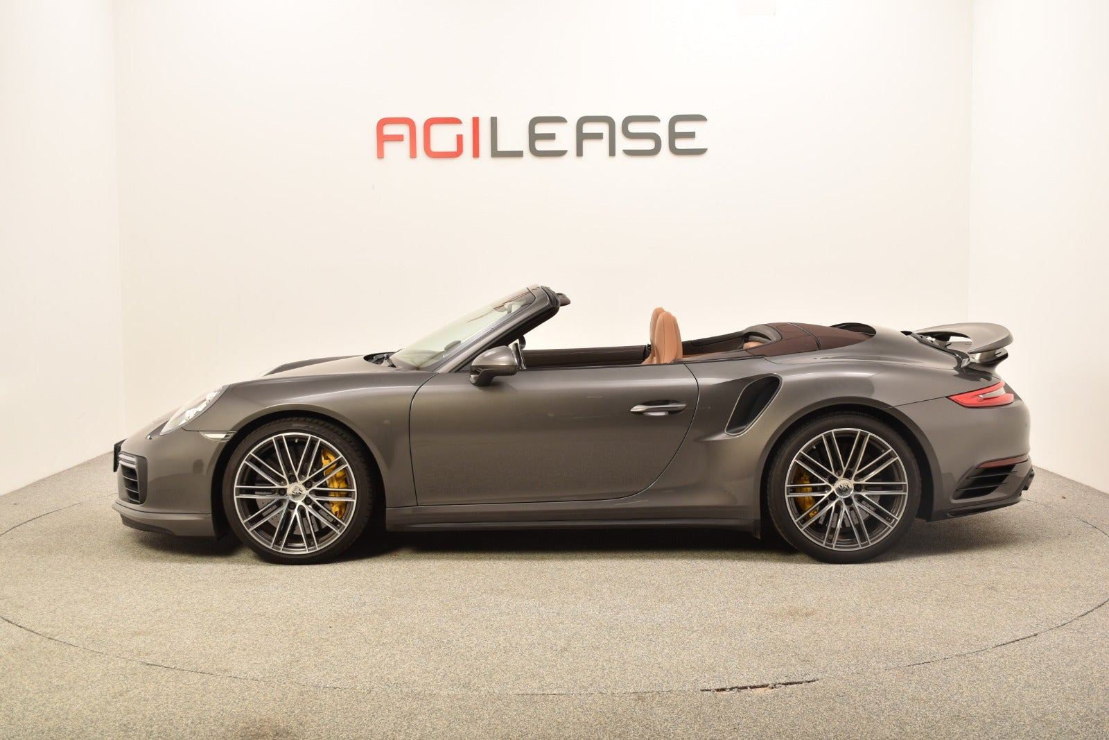 Grå Porsche 911 Turbo S fra 2016