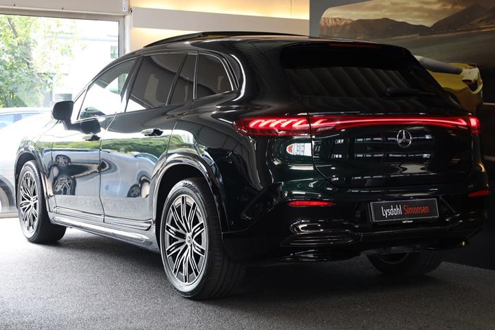 Grøn Mercedes EQS450 SUV fra 2024
