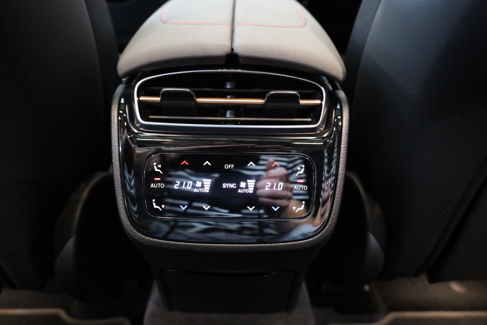 Grøn Mercedes EQS450 SUV fra 2024