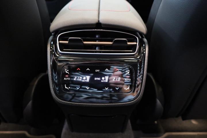 Grøn Mercedes EQS450 SUV fra 2024