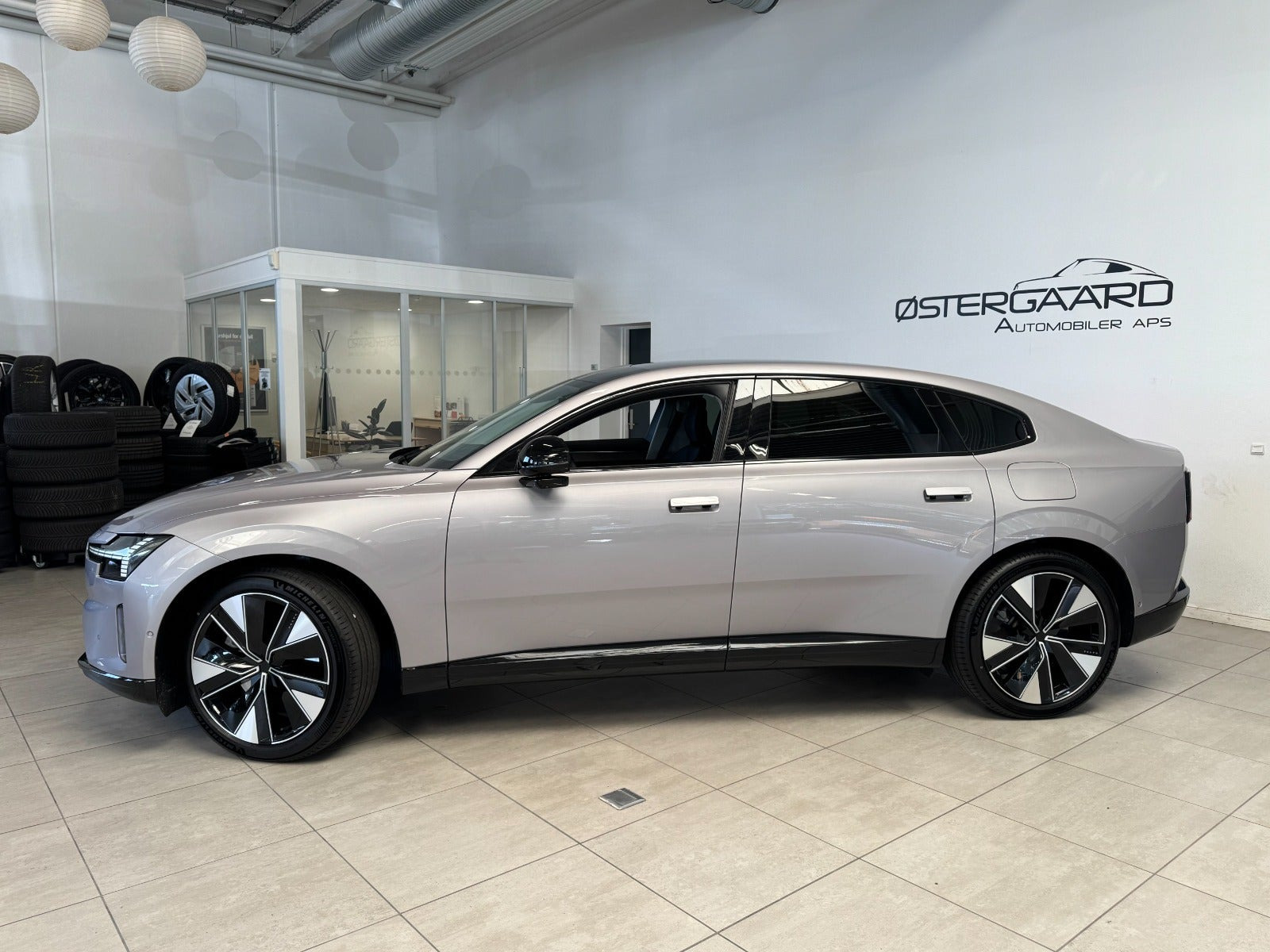 Orange Volvo ES90 fra 2026