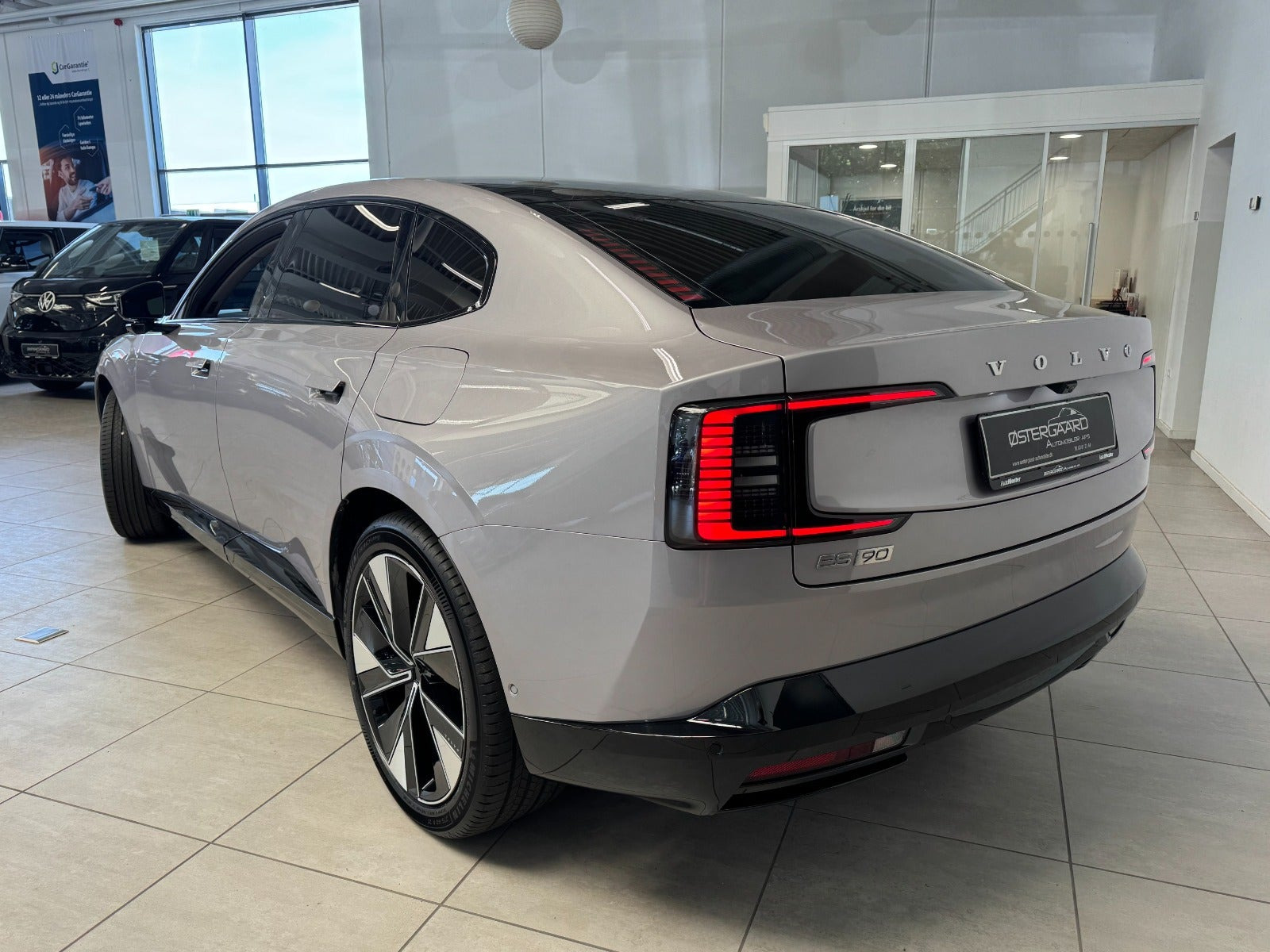 Orange Volvo ES90 fra 2026