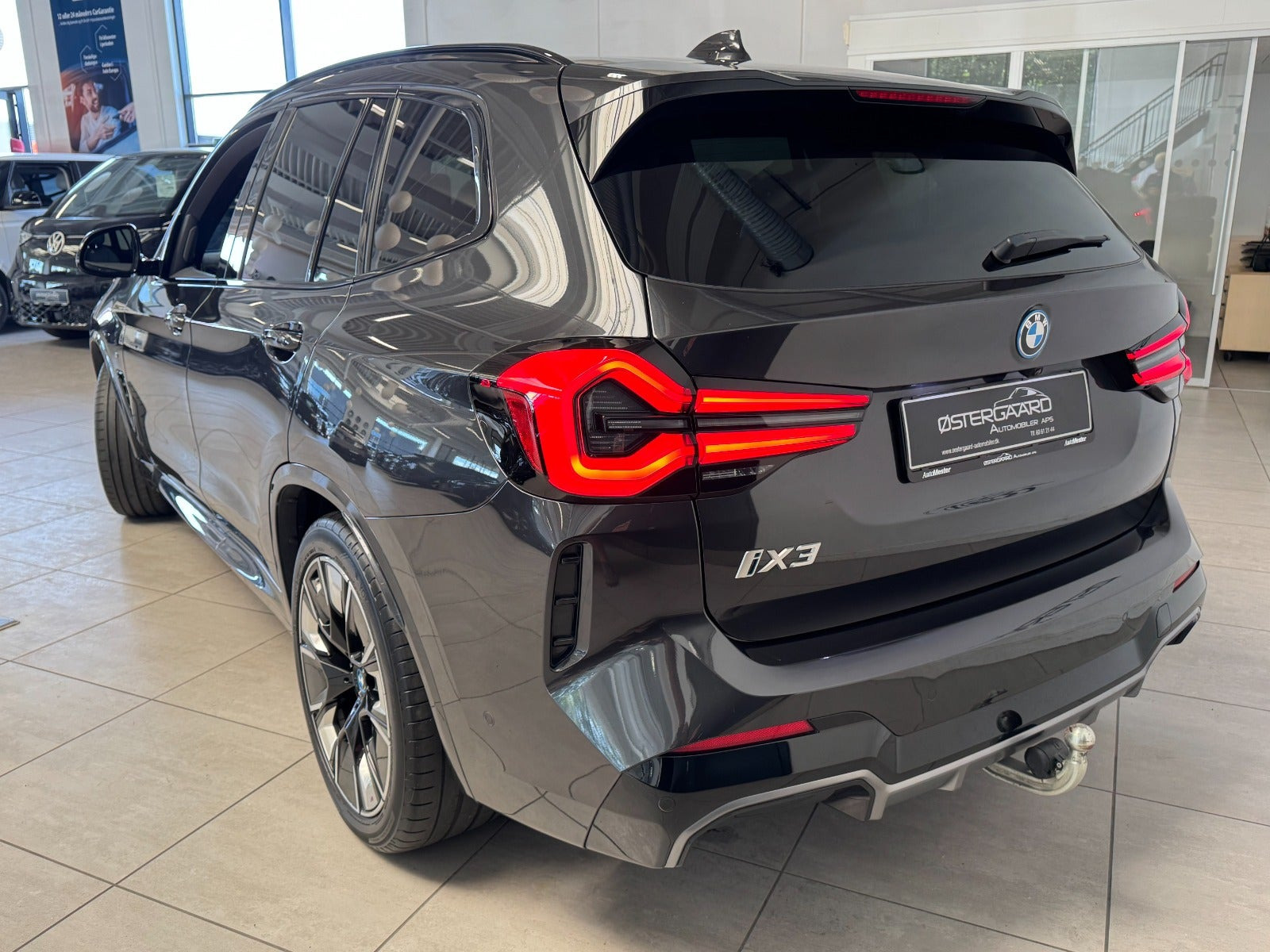 Grå BMW iX3 fra 2024